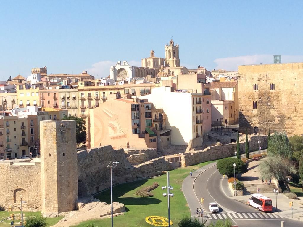 Tarragona Suites Mediona Екстер'єр фото