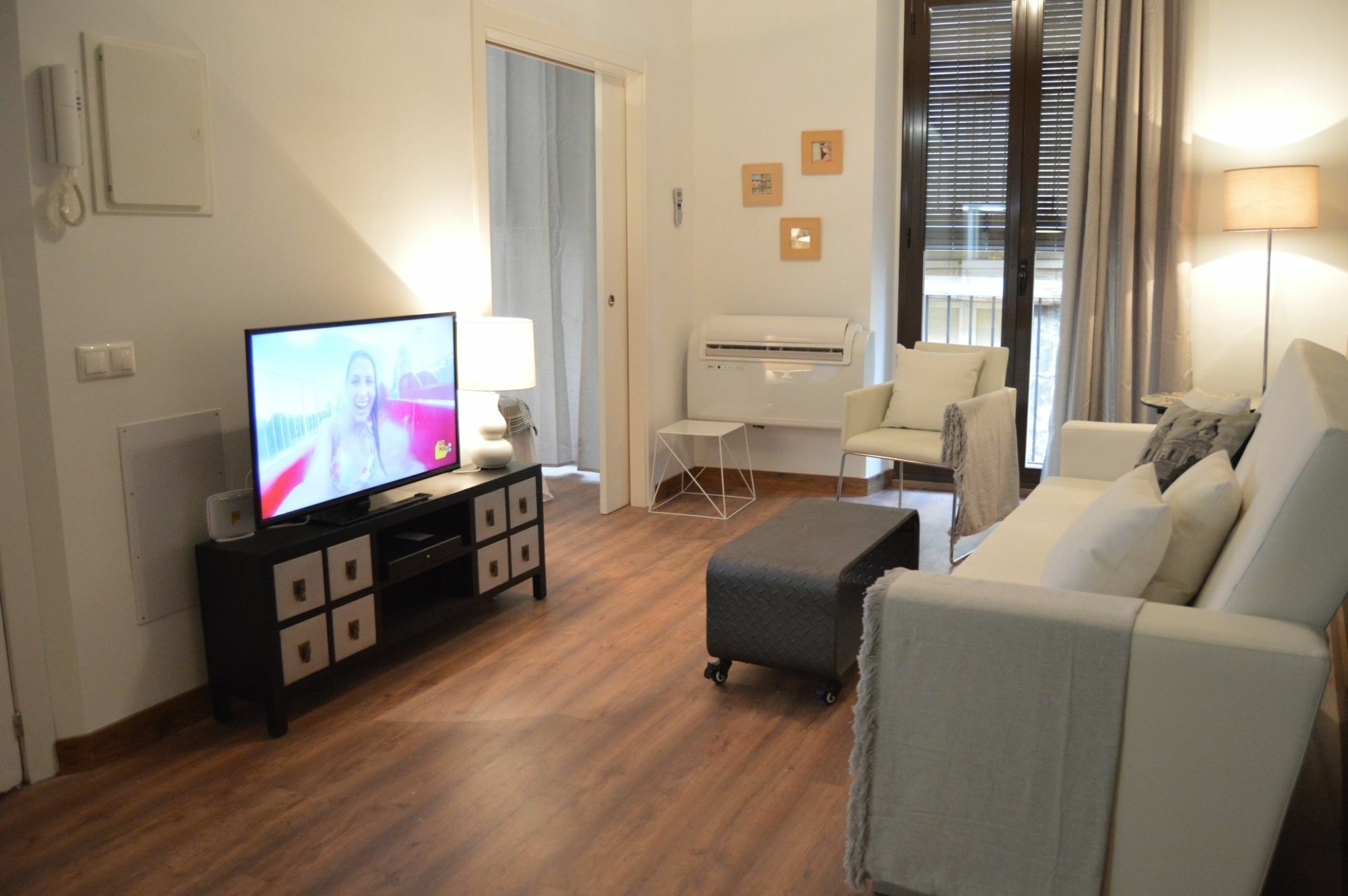 Tarragona Suites Mediona Екстер'єр фото