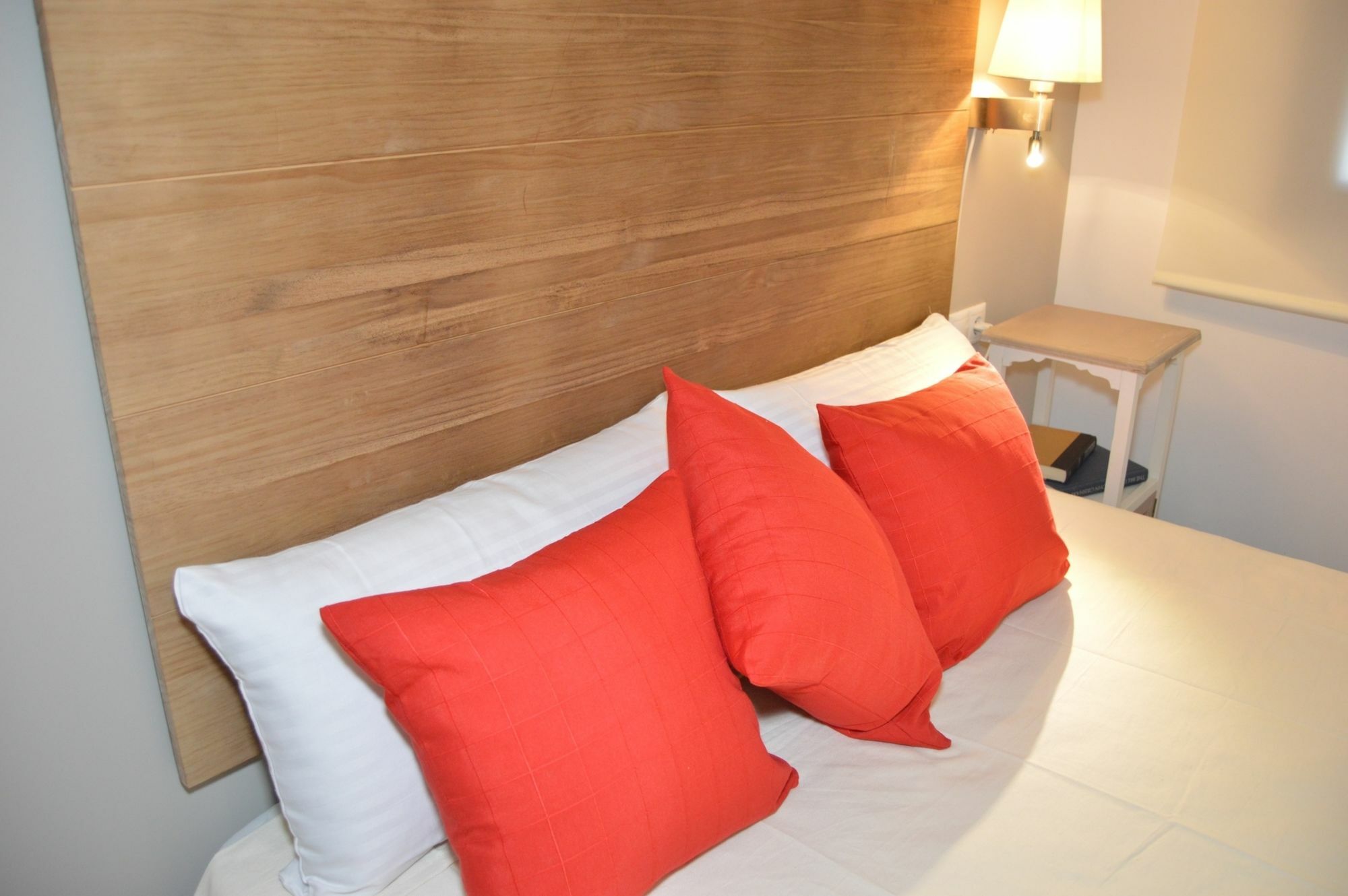 Tarragona Suites Mediona Екстер'єр фото