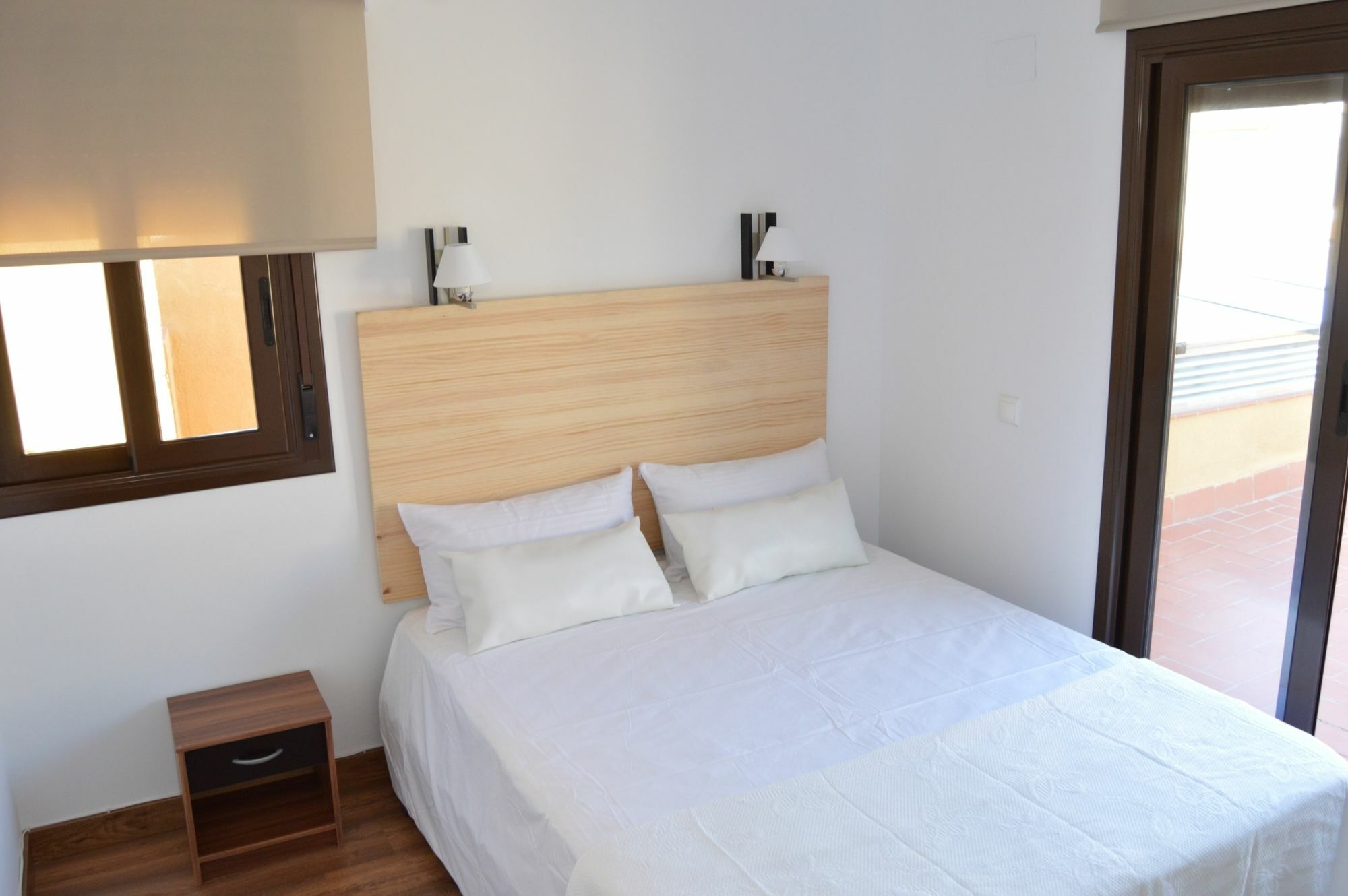 Tarragona Suites Mediona Екстер'єр фото